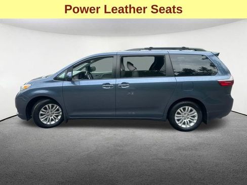 Certified 2017 Toyota Sienna XLE FWD image 7