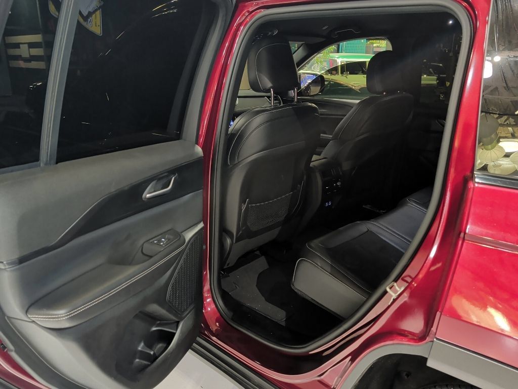 Used 2023 Jeep Grand Cherokee Altitude AWD/4WD image 13