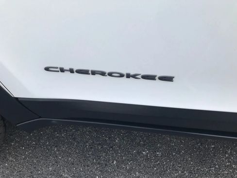 Used 2016 Jeep Cherokee Trailhawk w/ Comfort/Convenience Group image 44