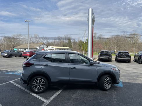 Used 2023 Nissan Kicks SV FWD image 9