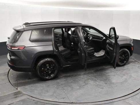 Used 2024 Jeep Grand Cherokee L Laredo image 6