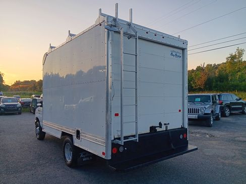 Used 2014 Ford E-350 and Econoline 350 Super Duty RWD image 3