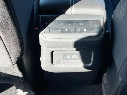 Certified 2022 Nissan Pathfinder SV image 33