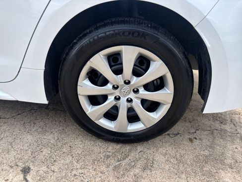 Used 2025 Toyota Corolla LE FWD image 28