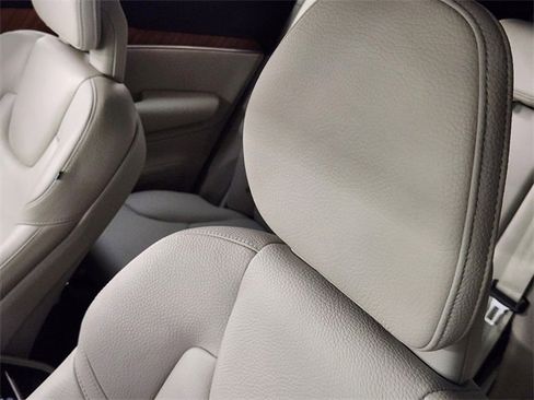 Used 2021 Volvo XC90 T6 Momentum w/ Advanced Package image 15