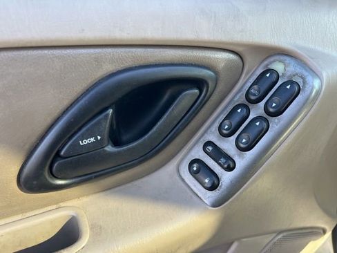 Used 2004 Ford Escape Limited image 23