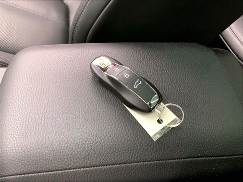 Used 2025 Porsche Macan image 20