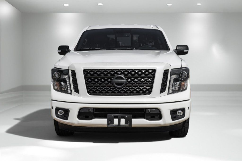 Used 2019 Nissan Titan SL w/ Midnight Edition RWD image 4