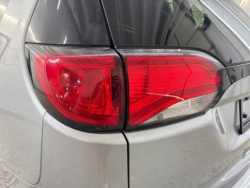 Used 2018 Chrysler Pacifica Limited FWD image 33