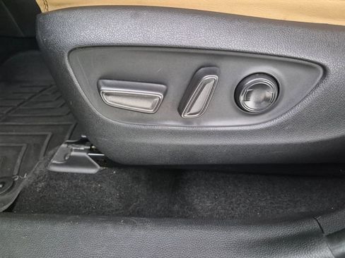 Used 2022 Toyota RAV4 Limited AWD/4WD image 22