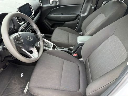 Used 2025 Hyundai Venue SE FWD image 8