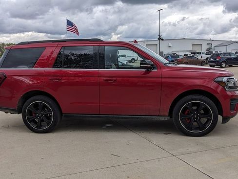 Used 2022 Ford Expedition Limited AWD/4WD image 2