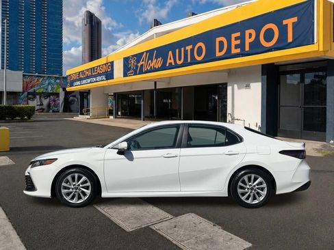 Used 2022 Toyota Camry LE FWD image 2