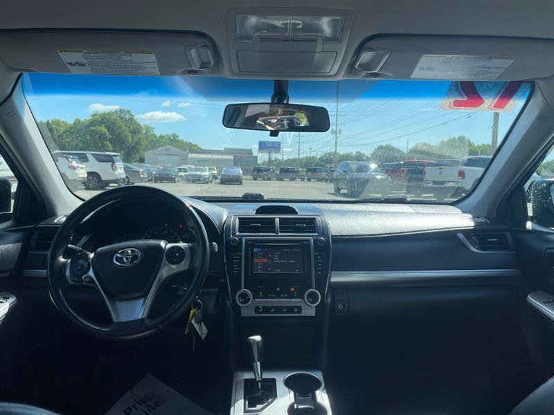 Used 2012 Toyota Camry SE FWD image 9