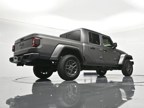 New 2026 Jeep Gladiator Sport AWD/4WD image 40