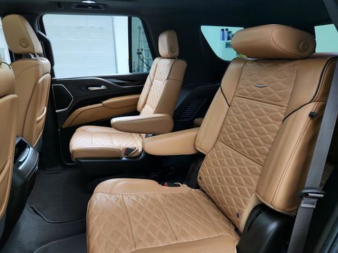 Used 2022 Cadillac Escalade Premium Luxury w/ Performance Package AWD/4WD image 24