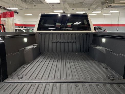 Used 2025 Toyota Tacoma SR5 AWD/4WD image 34