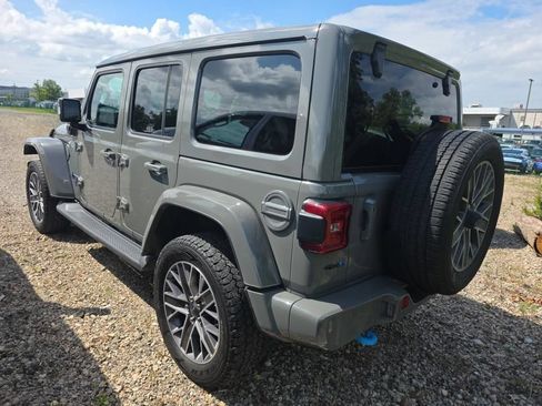 Used 2022 Jeep Wrangler Unlimited Sahara AWD/4WD image 5