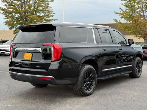 Used 2024 GMC Yukon XL SLT w/ SLT Luxury Package AWD/4WD image 3
