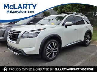 Used 2024 Nissan Pathfinder Platinum w/ Cargo Package AWD/4WD video 1