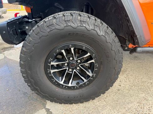 Used 2025 Jeep Wrangler Unlimited Rubicon w/ XTREMEE 35" Tire Package AWD/4WD image 7