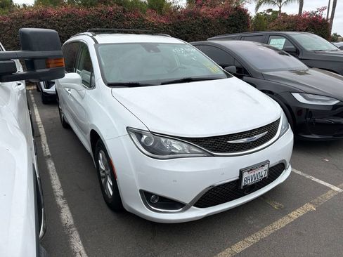 Used 2019 Chrysler Pacifica Touring-L w/ Advanced Safetytec Group FWD image 3