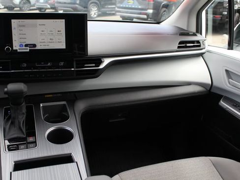 Certified 2026 Toyota Sienna LE FWD image 45