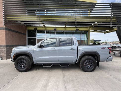 Used 2025 Nissan Frontier PRO-4X w/ Pro Convenience Package AWD/4WD image 7