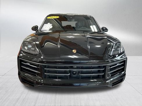 Used 2025 Porsche Cayenne AWD/4WD image 2
