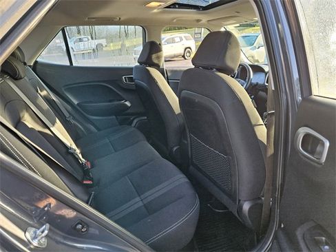 Used 2023 Hyundai Venue SEL image 14