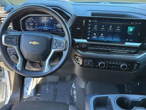 Used 2023 Chevrolet Silverado 1500 LT AWD/4WD image 9