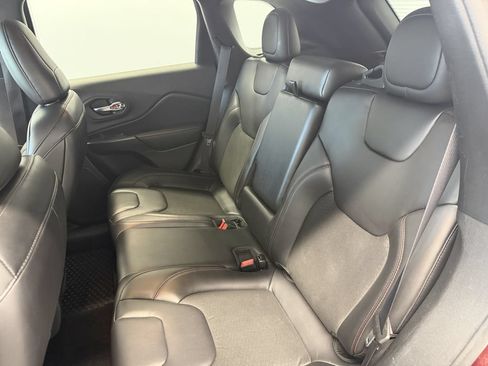 Used 2020 Jeep Cherokee Trailhawk w/ Cold Weather Group AWD/4WD image 13