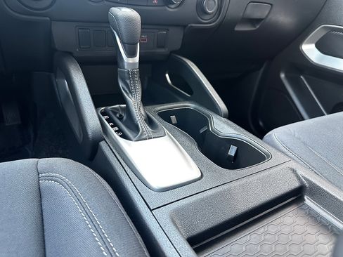 Used 2024 Nissan Frontier SV image 19