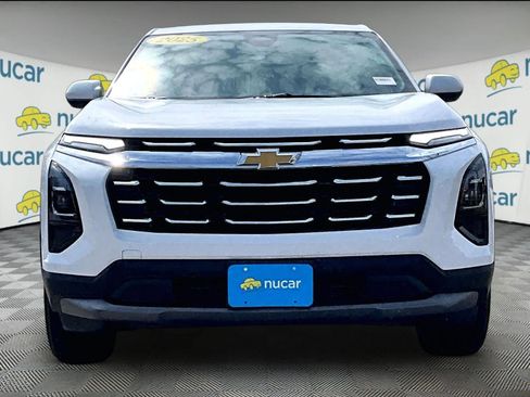 Used 2025 Chevrolet Equinox LT image 2