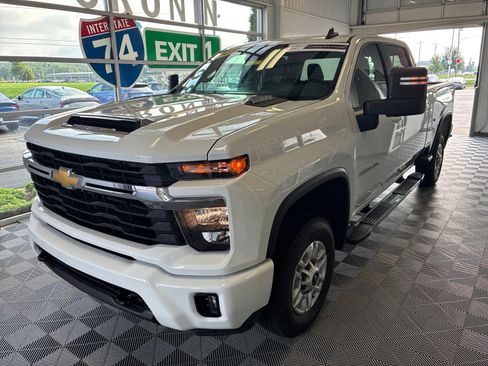 Used 2025 Chevrolet Silverado 2500 LT w/ Convenience Package AWD/4WD image 3