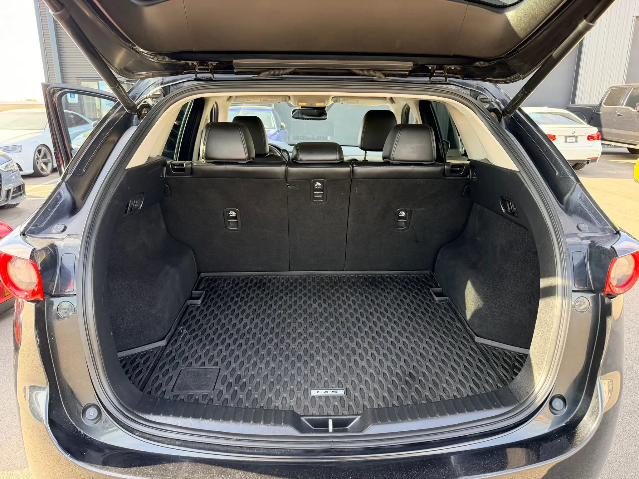 Used 2019 MAZDA CX-5 Touring FWD image 16