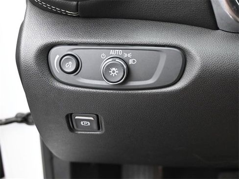 Used 2023 Chevrolet Blazer LT image 17