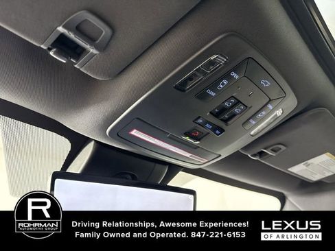 Used 2023 Toyota Sienna Platinum image 10