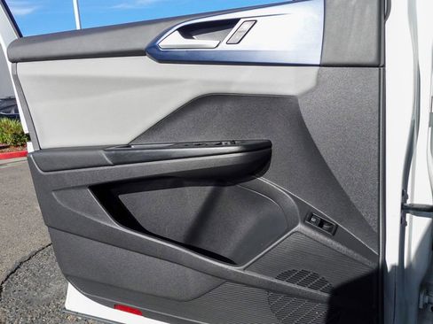 Used 2022 Volkswagen Taos SE image 14