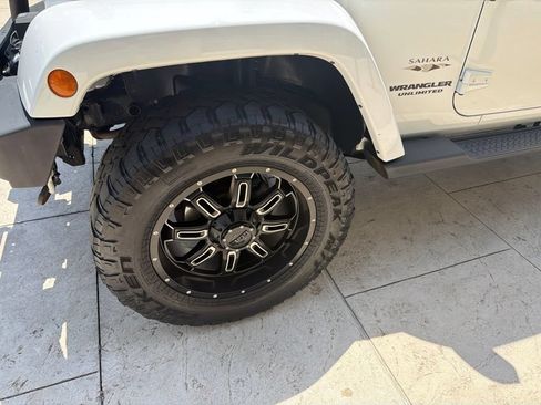 Used 2017 Jeep Wrangler Unlimited Sahara w/ Dual Top Group AWD/4WD image 45