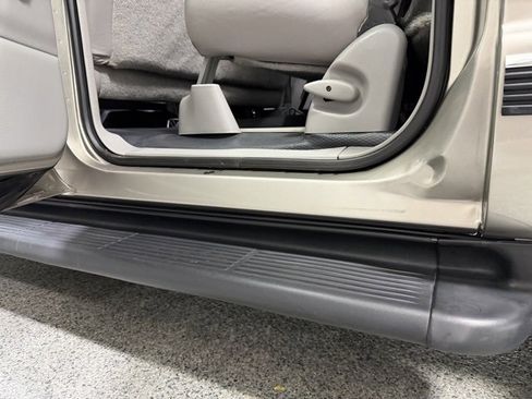 Used 1999 Chevrolet Suburban 2WD image 25