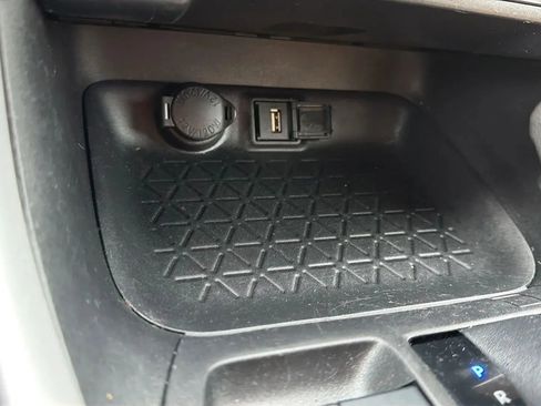 Used 2022 Toyota RAV4 LE AWD/4WD image 19