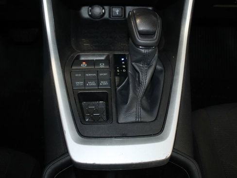 Used 2022 Toyota RAV4 XLE AWD/4WD image 27