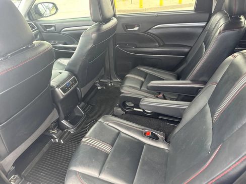 Used 2019 Toyota Highlander SE AWD/4WD image 19