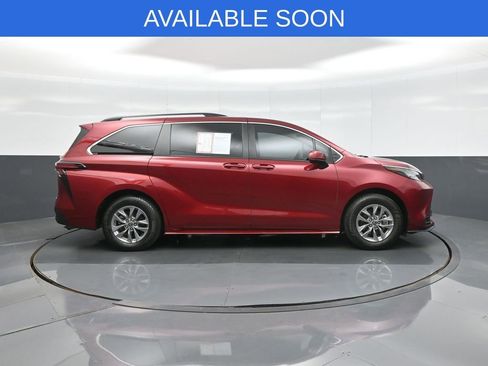 Used 2022 Toyota Sienna LE FWD image 8