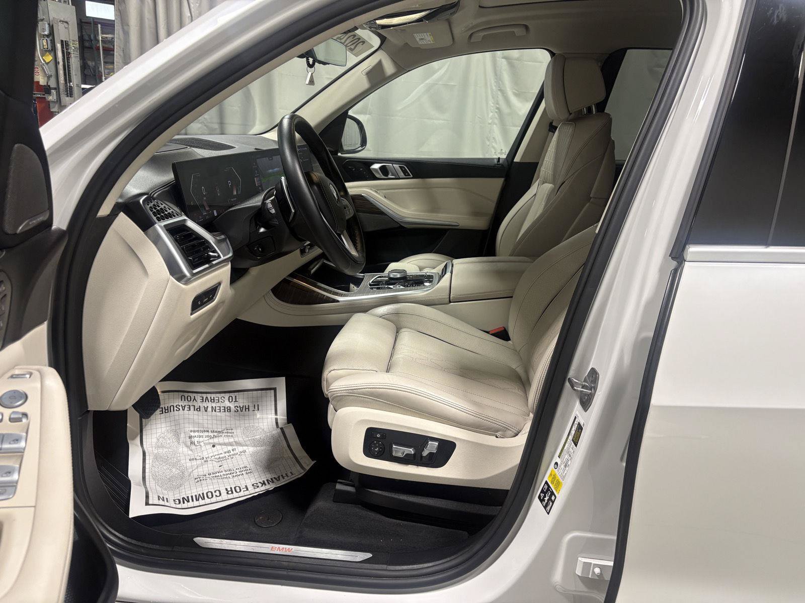 Used 2024 BMW X7 xDrive40i w/ Executive Package AWD/4WD image 2