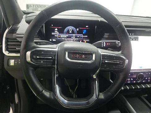 Used 2025 GMC Acadia Elevation image 9