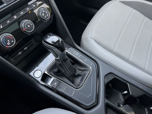 Certified 2023 Volkswagen Taos SE w/ Panoramic Sunroof Package FWD image 23