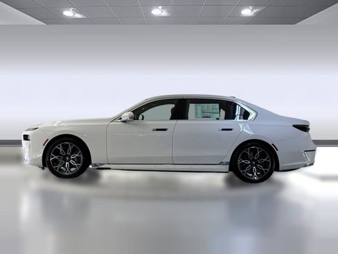 Used 2026 BMW i7 xDrive60 w/ Executive Package AWD/4WD image 2