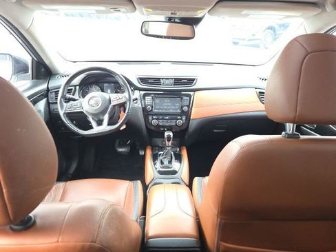 Used 2018 Nissan Rogue SL w/ Premium Package image 12